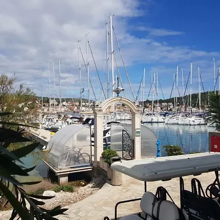 Apartamento In Rogoznica With Seaview, Terrace, Air Condition, Wifi *